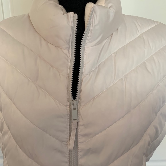 ❄️🤍 GAP Puffer Vest ❄️🤍 - Picture 3 of 16